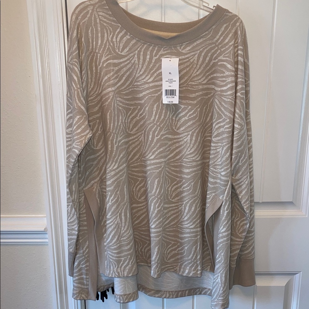 Women's Beige tiger print top